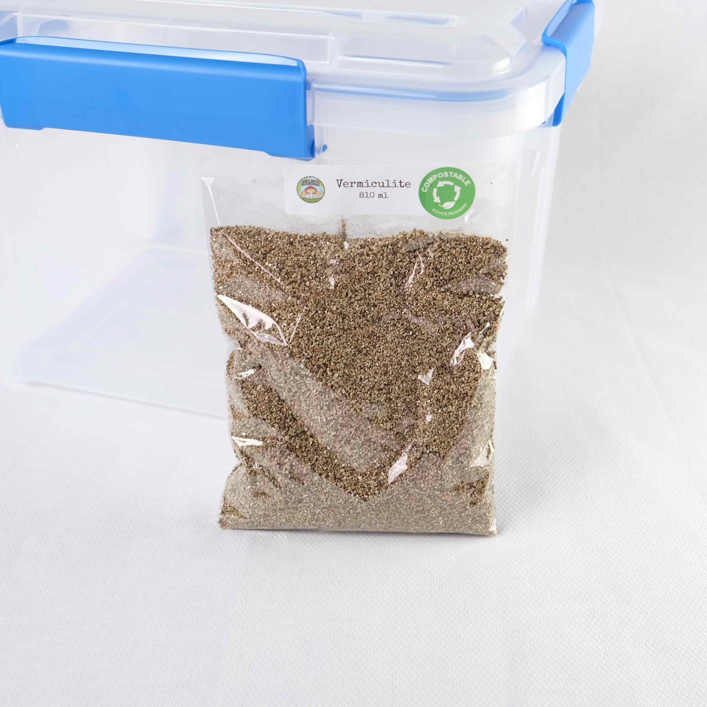 810 ml of natural vermiculite. This helps maintain moisture in the mushroom substrate. This bag is contains enough vermiculite to complete one grow cycle in your monotub. 